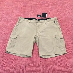 New Ripzone men’s size 40 tan /khaki cargo Shorts